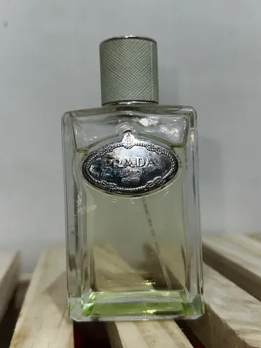 Perfume prada (NÃO ACEITO ENVIO, APENAS ENTREGA EM MÃOS )