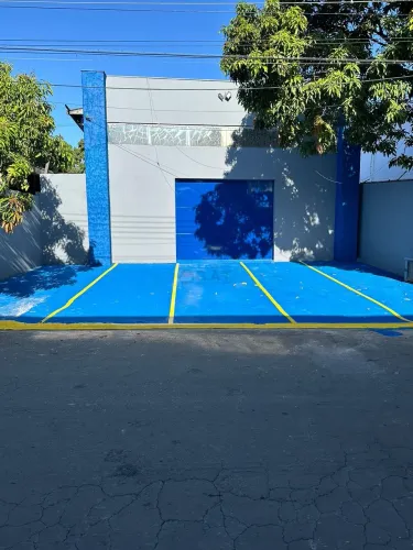 Locação de Barracão Comercial com 2 Banheiros, 2 Vagas de Garagem e 300m² na Além Ponte, S