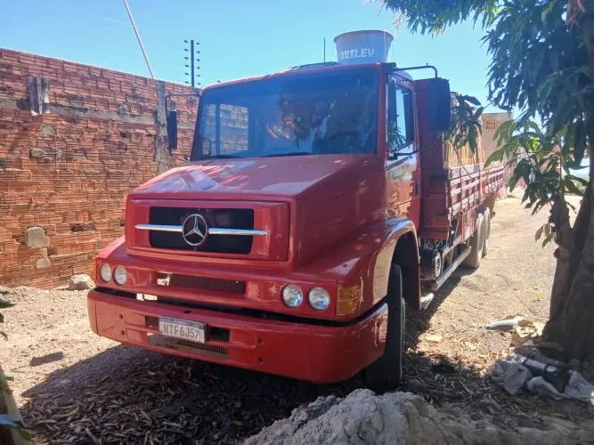 Caminhão Truck Mercedes