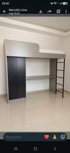 Cama Alta com Guarda-Roupa e Prateleira - Ótimo Estado
