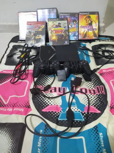 Ps2 em perfeito estado, com 6 jogos e tapete de dança