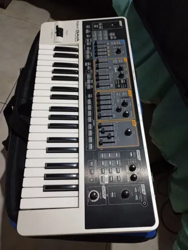 Teclado Roland Gaia SH-01