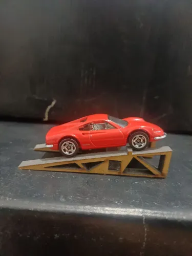 FERRARI DINO 1:64 - HOT WHEELS
