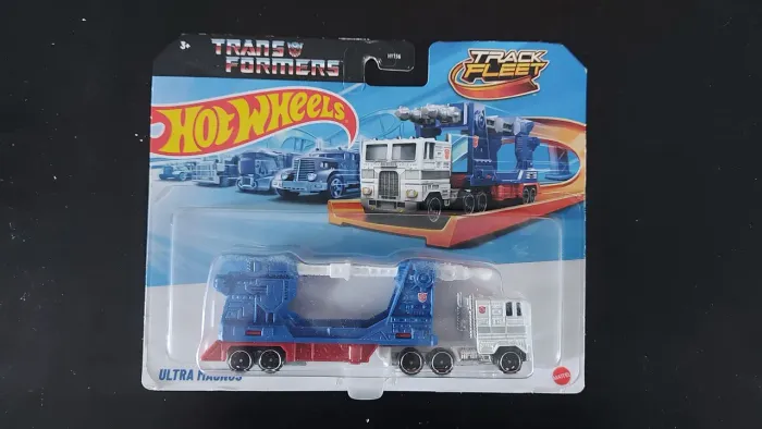 Hot Wheels Track Fleet Transformers Ultra Magnus