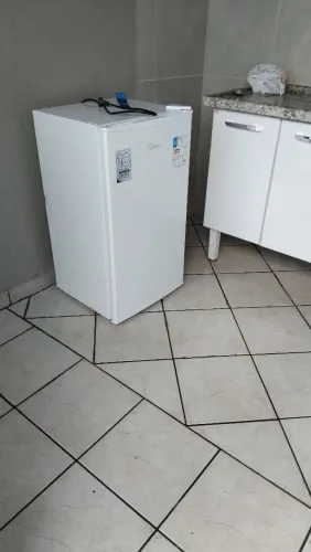Kitinet montada cama guarda roupa e fogão elétrico e frigobar * 