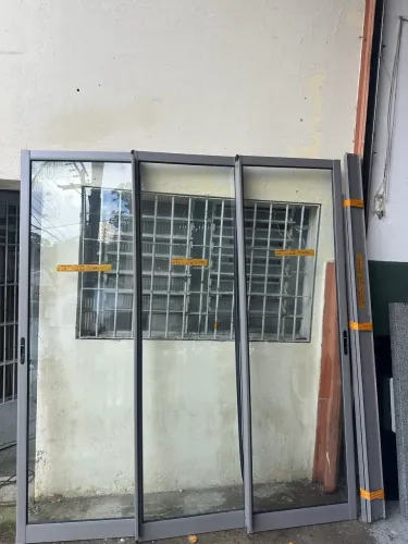 Porta balcão cinza linha Gold 