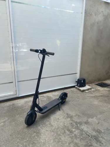Patinete Elétrico Xiaomi Mi Essential - Prático, Econômico e em Ótimo Estado