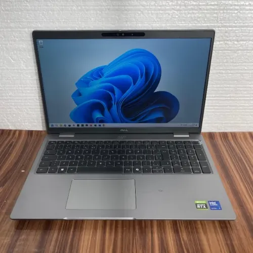 Dell Precision Ultra 9 185H 2.3GHz 64GB 1TB 15.6" Biometria RTX 2000 8GB GDDR6 Gar. 11/27