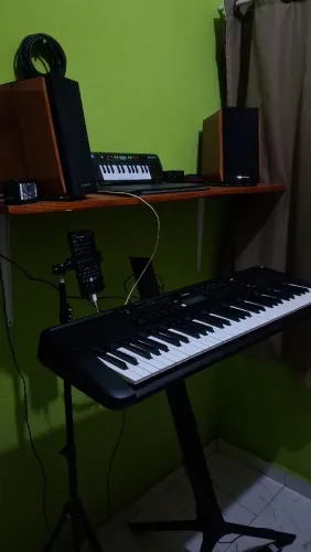 [VENDO] Teclado Yamaha PSR-E383 Impecável (Na Caixa + Fonte Original)