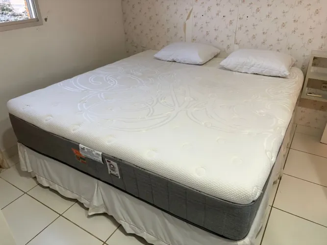 Cama King Size Colchão e Box - praticamente novo