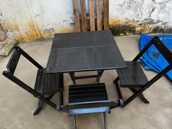 Mesa dobrável com 3 cadeiras