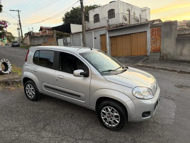 Fiat Uno Vivace Celeb. 1.0 EVO F.flex 8V 5P 2013