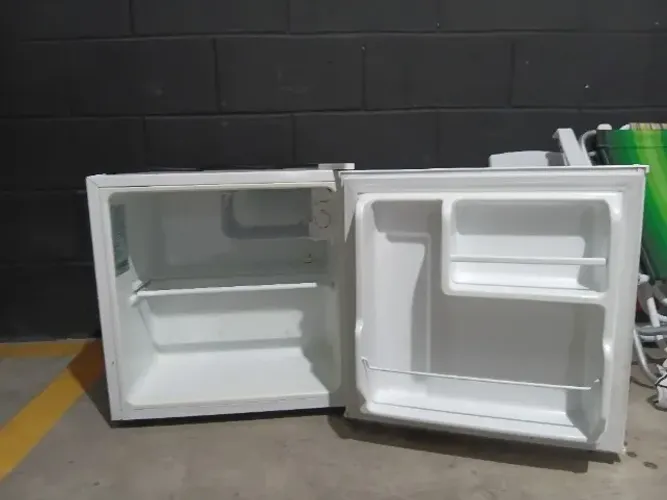 Frigobar MIDEA - 45 Litros Inverter 1 Porta Degelo Branco Bivolt MIDEA