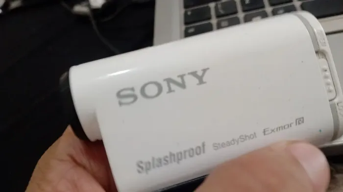Filmadora Sony splashpoof perfeita para quem faz vídeo blog YouTube
