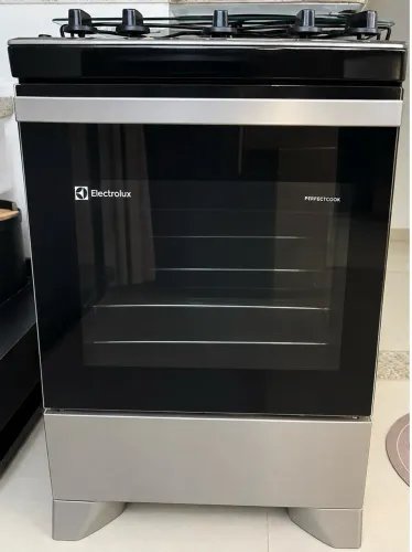 Vendo fogão eletrolux 4 bocas seminovo 