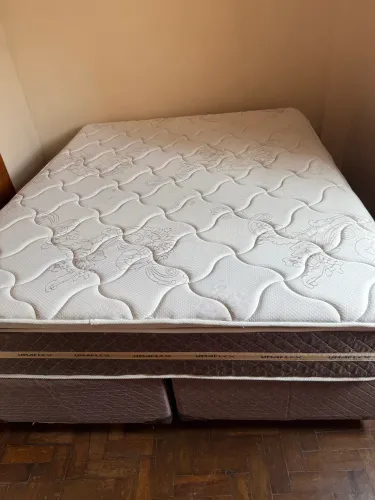 Cama box Umaflex pouco usada 
