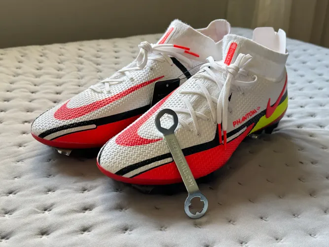 Chuteira Nike Phantom GT2 Dynamic Fit Elite SG-PRO Anti-Clog