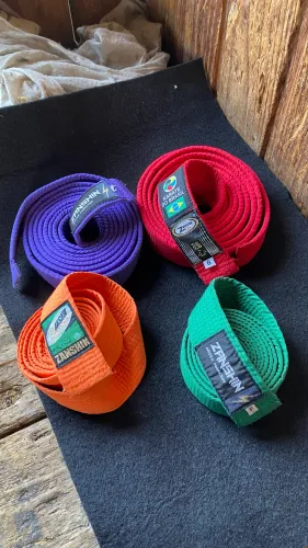 Lote de Faixas para Artes Marciais / Karatê - Marca Zanshin (Vendo Lote ou Separadas)