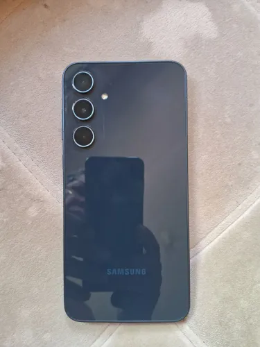 Smartphone Samsung A35 5g semi novo , com nota fiscal 7 meses de uso.