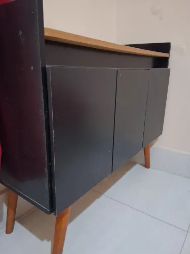 APARADOR MULTIUSO TRÊS PORTAS