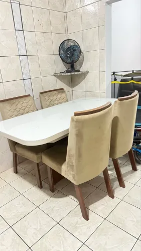 Mesa grande com 4 cadeiras semi nova