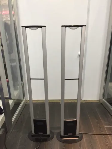 Antenas e bips sistema segurança loja Nautec