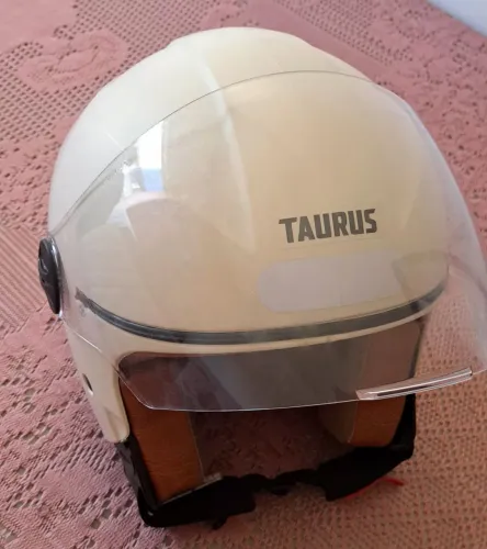 Capacete a venda