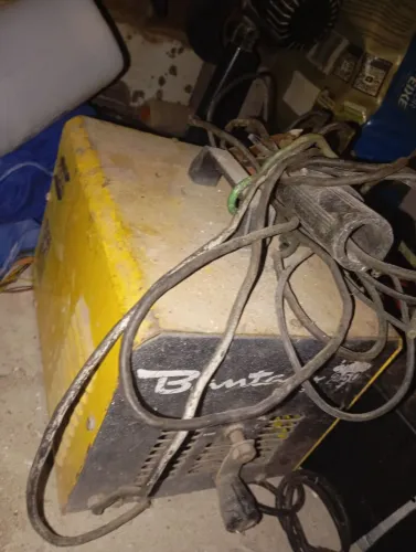 Máquina de solda perfeito estado 250 amperes precinho camarada r$ 300