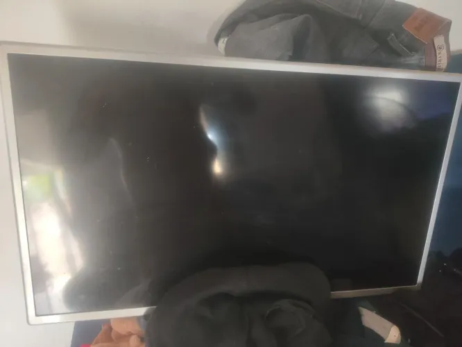 Vendo uma TV usada de 32 polegadas não e nova