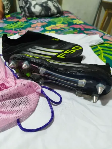 Chuteira Adidas F 50 trava alumínio 
