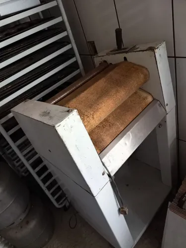 Modeladora de pão