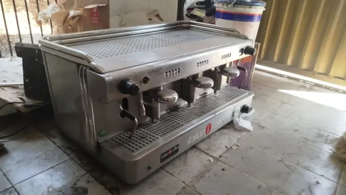MÁQUINA DE CAFÉ PROFISSIONAL.