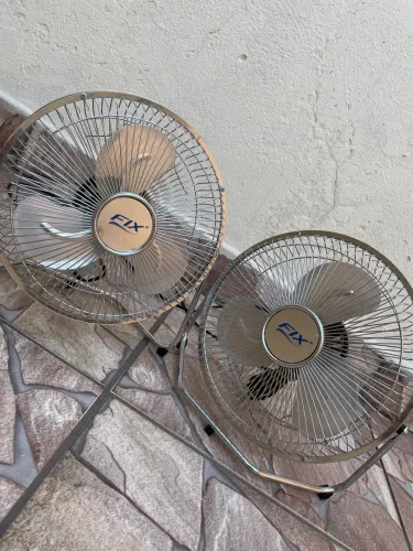 2 ventiladores Fix em excelente estado.