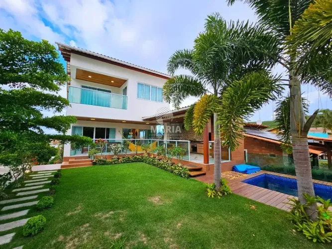 Casa de condomínio com 04 suítes próxima ao centro da cidade à venda em Gravatá/PE!
