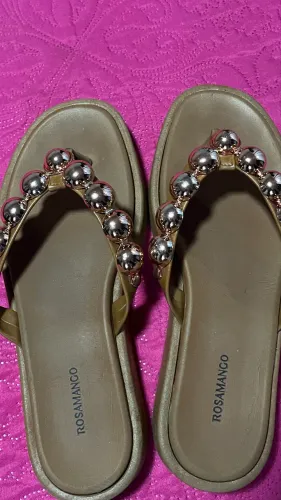 Plataforma sandalia marrom com dourado