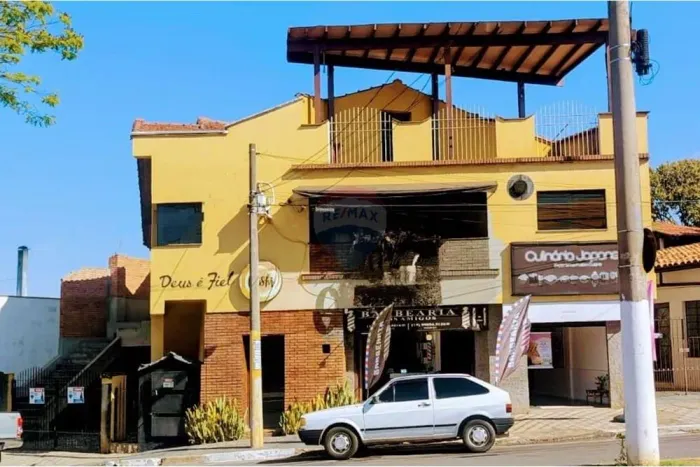 Sobrado Amplo no Centro de Araçoiaba da Serra Excelente Oportunidade para Investidores