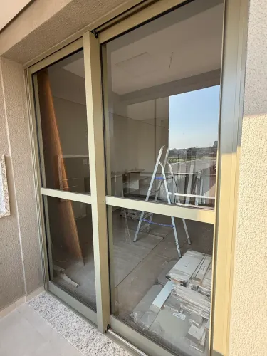 Vendo essa porta de alumínio