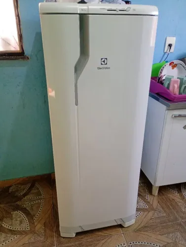 Geladeira Electrolux Semi automático