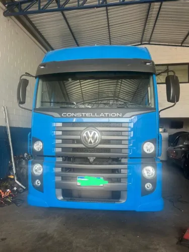 Volkswagen Constellation 2017 - Caminhão Azul