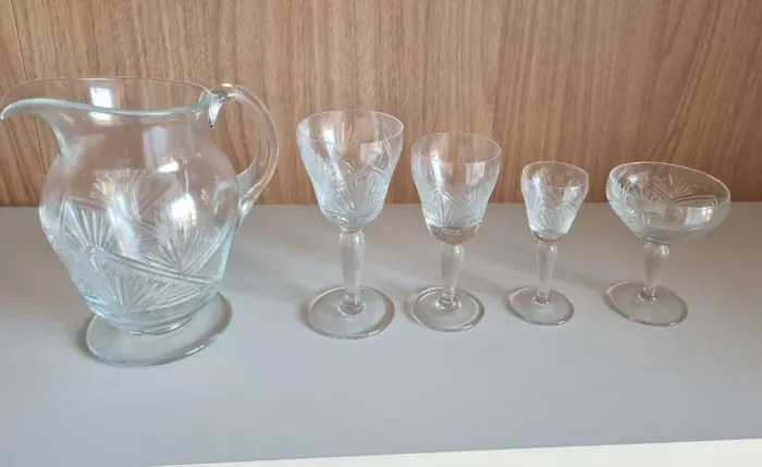 Conjunto de taças e jarra de Cristal / 33 peças 