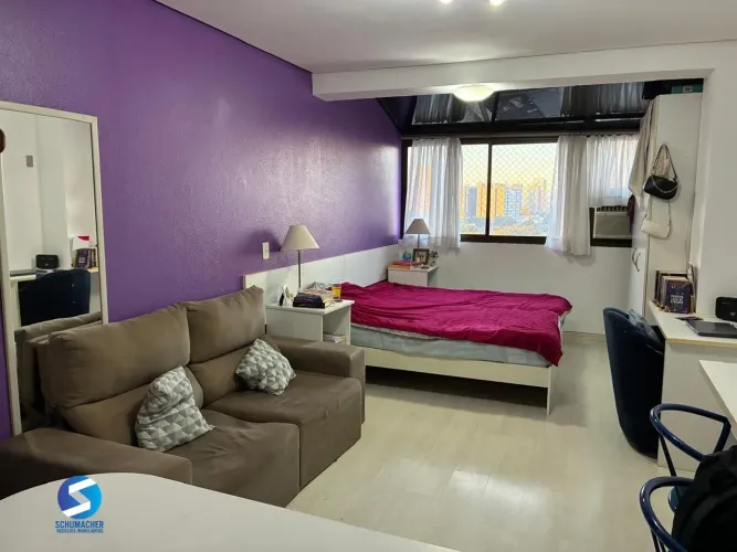 Vende-se studio semimobiliado no Centro Histórico