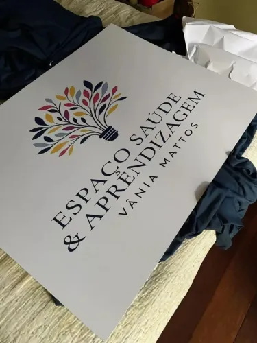 COMUNICAÇÃO VISUAL E ADESIVOS PERSONALIZADOS