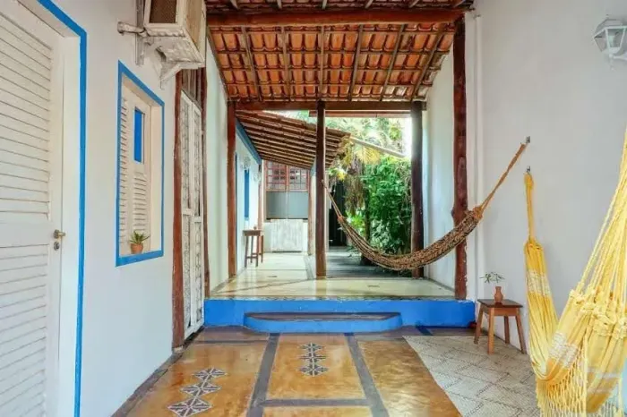 Belo casarão a venda no Centro de Itacaré.