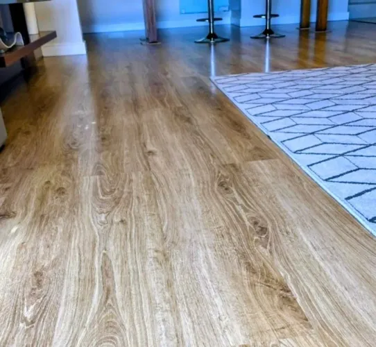 ? Piso Vinílico e Laminado | Instalação + Visita Técnica Grátis!