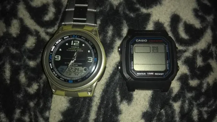 Relógios Casio AW-82 Fishing Gear completo e W-800H sem pulseira ambos usados - RJ