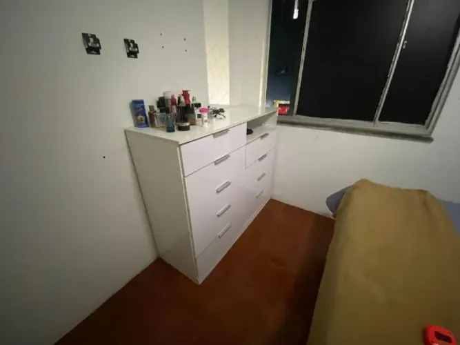 VENDE-SE CÔMODA 9 GAVETAS E NICHO