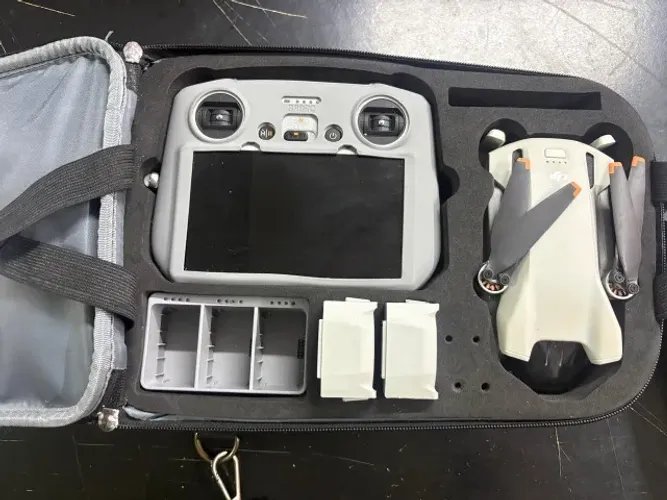 Drone DJI Mini 3 (controle com tela)