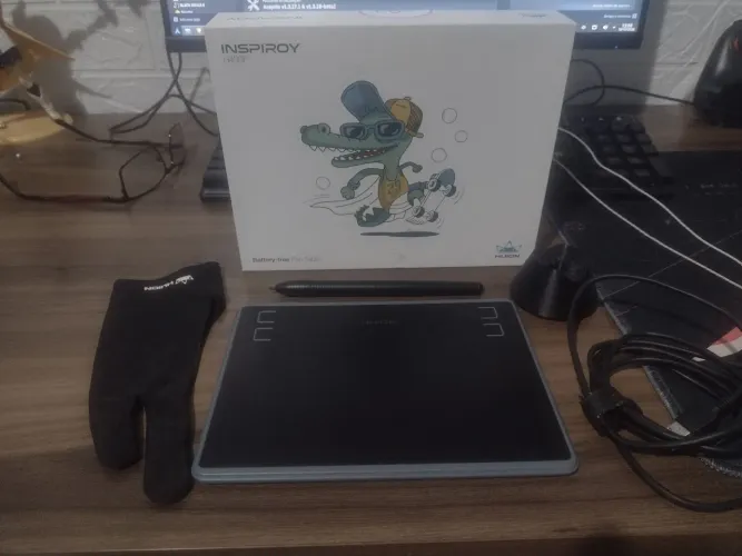 Mesa Digitalizadora Huion Inspiroy H430P + Suporte Caneta