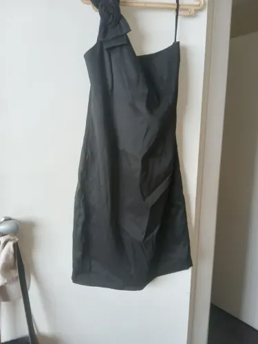 Vestido de uma alca so