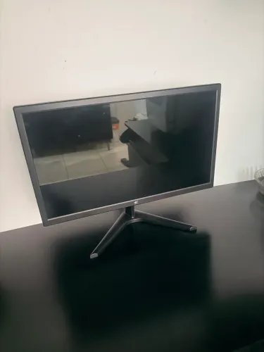 Monitor 60 hz BRX seminovo em perfeito estado, acompanha fonte.